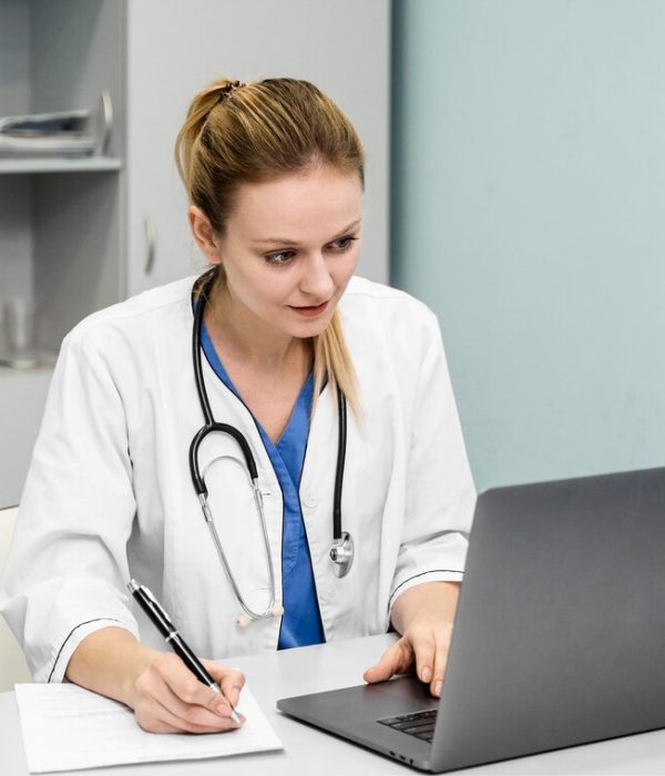 female-doctor-hospital_omnicell